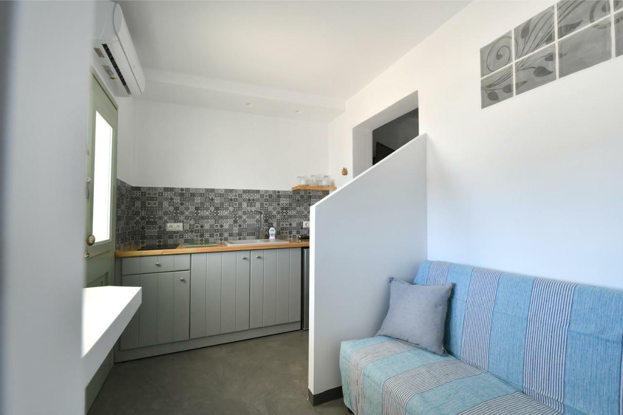 Lorenzo Studios And Suites Paros Науса Екстериор снимка