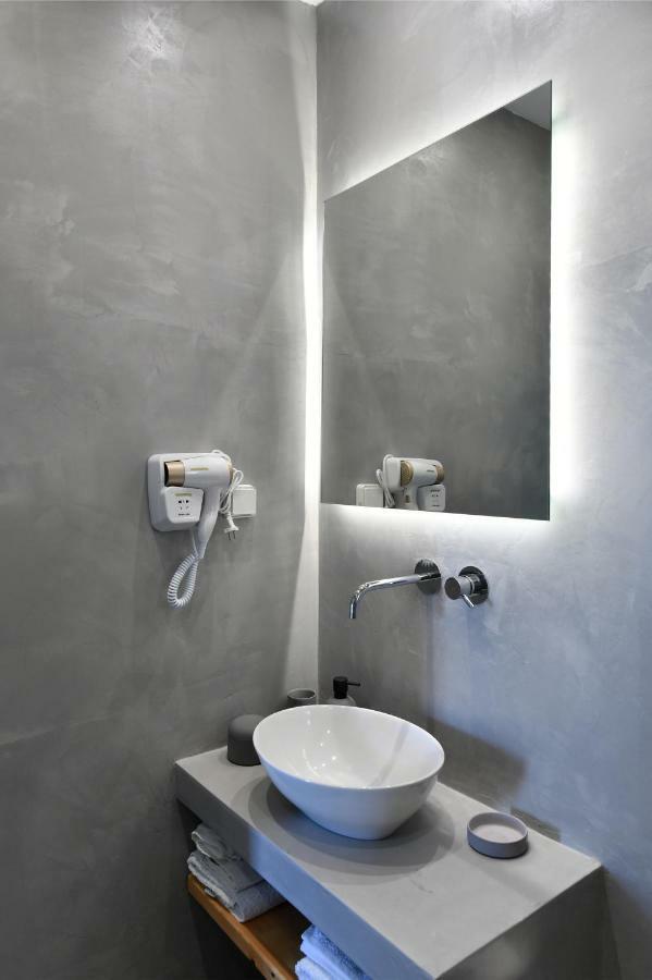 Lorenzo Studios And Suites Paros Науса Екстериор снимка