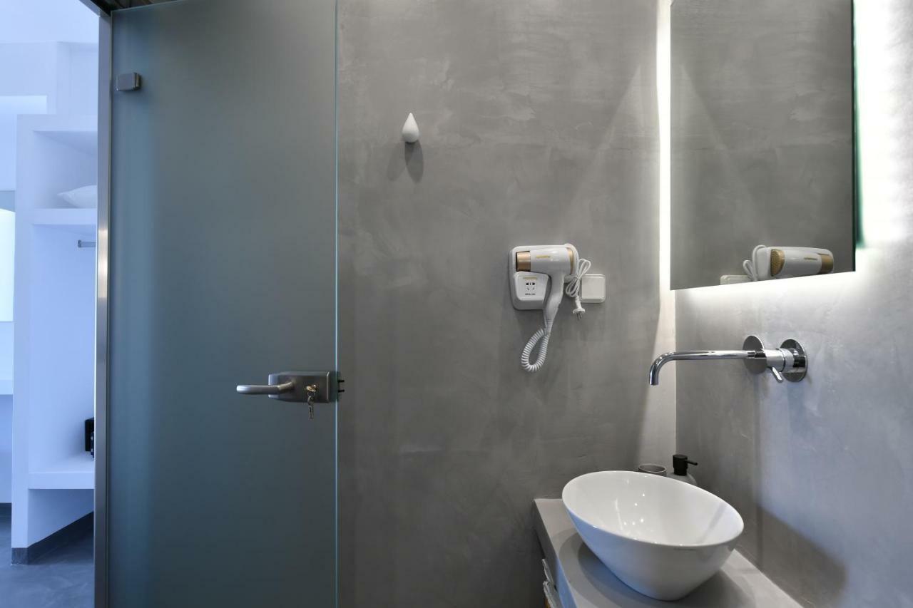 Lorenzo Studios And Suites Paros Науса Екстериор снимка
